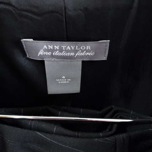 EUC Ann Taylor fine Italian wool blend pinstripe suit - Picture 4 of 15